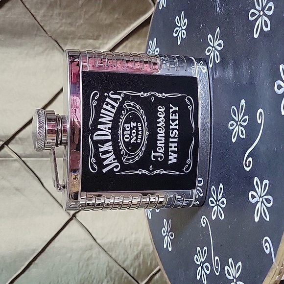 EUC- Jack Daniels Old No. 7 Tennessee Whisky Stainless Steel Flask - Picture 2 of 5